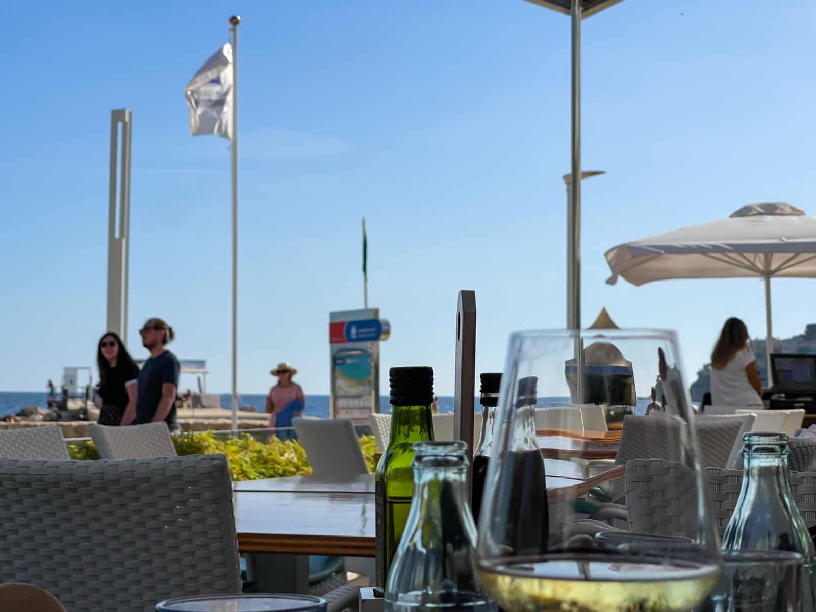 Magaluf Bondi Beach - Glas Wein in der sonne
